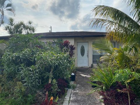 Single Family Residence in Lake Worth Beach FL 1513 Tropical Drive Dr.jpg
