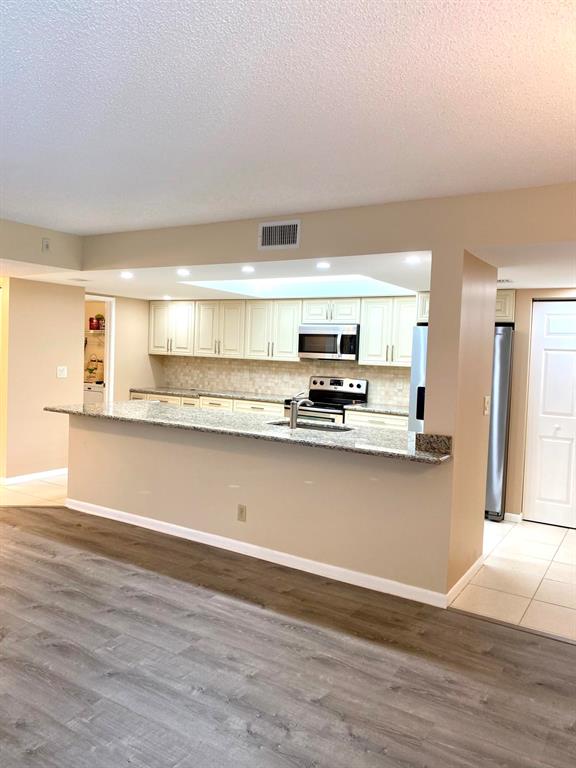 LAVERS DELRAY RACQUET CLU - Residential