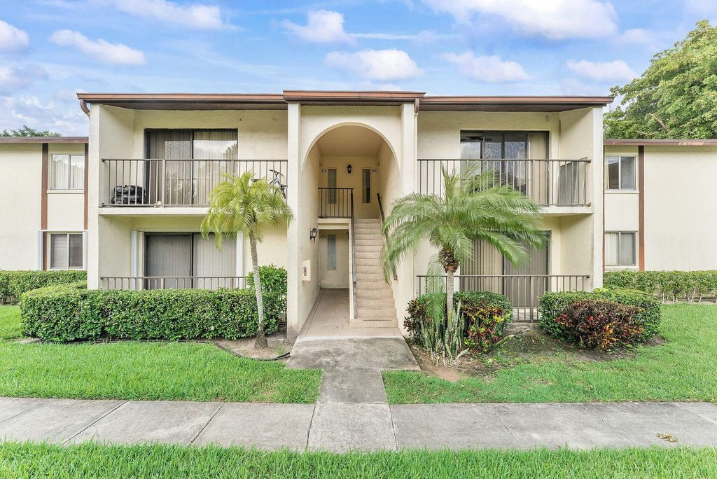 Photo of 4787 Sable Pine Circle #B2, West Palm Beach, FL 33417 (MLS # R11110694)