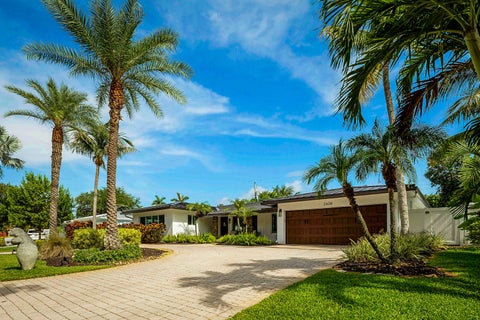 Tiny photo for 2620 NE 53rd Street, Lighthouse Point, FL 33064 (MLS # B26043790)