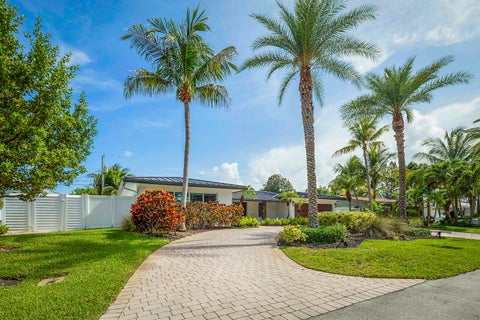Tiny photo for 2620 NE 53rd Street, Lighthouse Point, FL 33064 (MLS # B26043790)