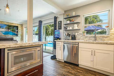 Tiny photo for 2620 NE 53rd Street, Lighthouse Point, FL 33064 (MLS # B26043790)