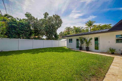 Tiny photo for 2620 NE 53rd Street, Lighthouse Point, FL 33064 (MLS # B26043790)