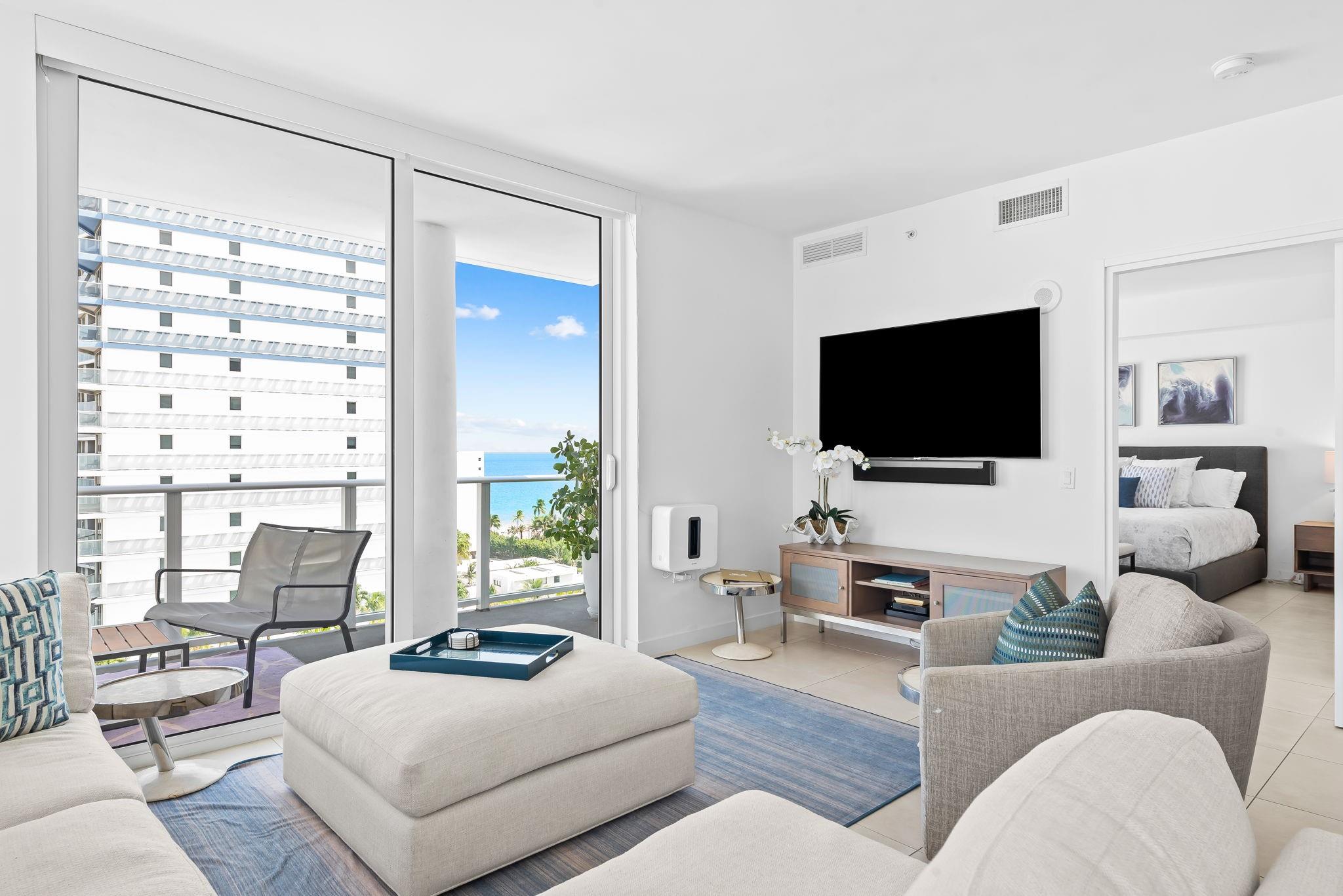 401 N Birch Road PH-1215