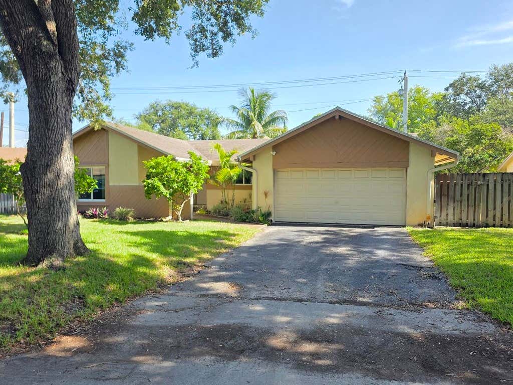 Photo of 12301 Paseo Way, Hollywood, FL 33026 (MLS # B26053489)