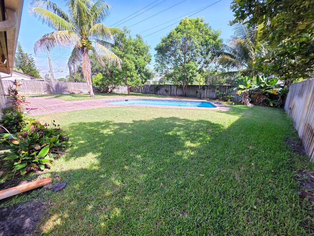 Photo of 12301 Paseo Way, Hollywood, FL 33026 (MLS # B26053489)