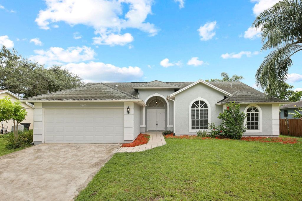 Photo of 562 SW Badger Terrace, Port Saint Lucie, FL 34953 (MLS # F10512719)