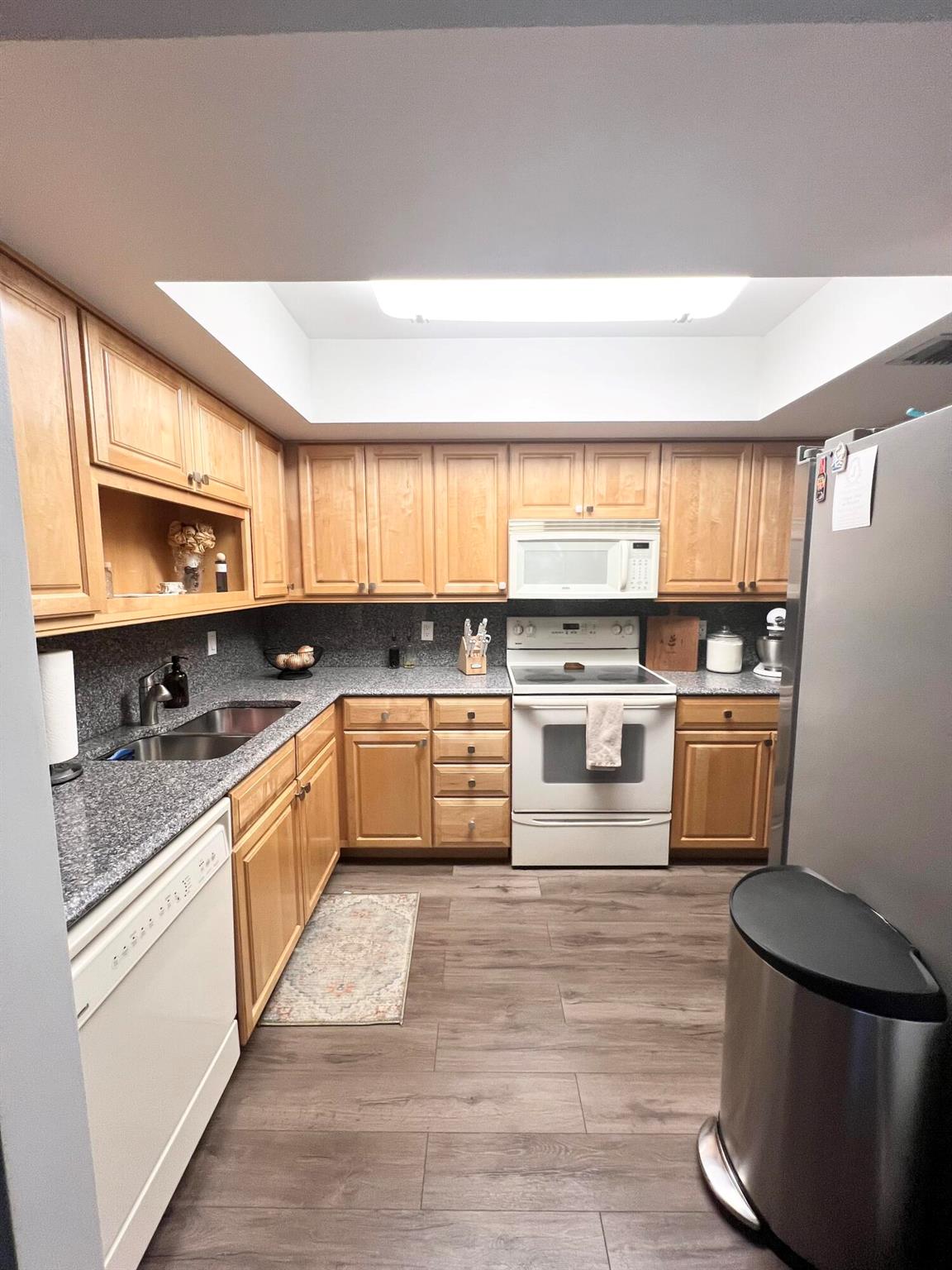 TWELVE OAKS CONDO - Residential Lease