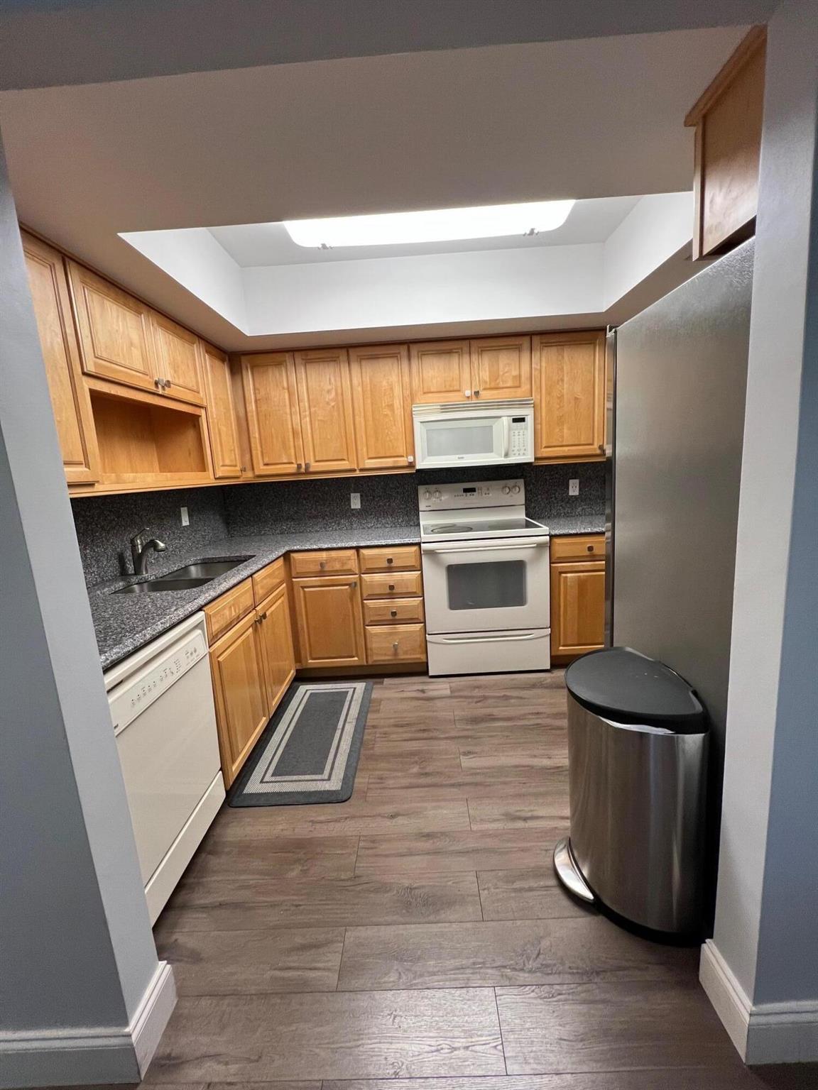 TWELVE OAKS CONDO - Residential Lease