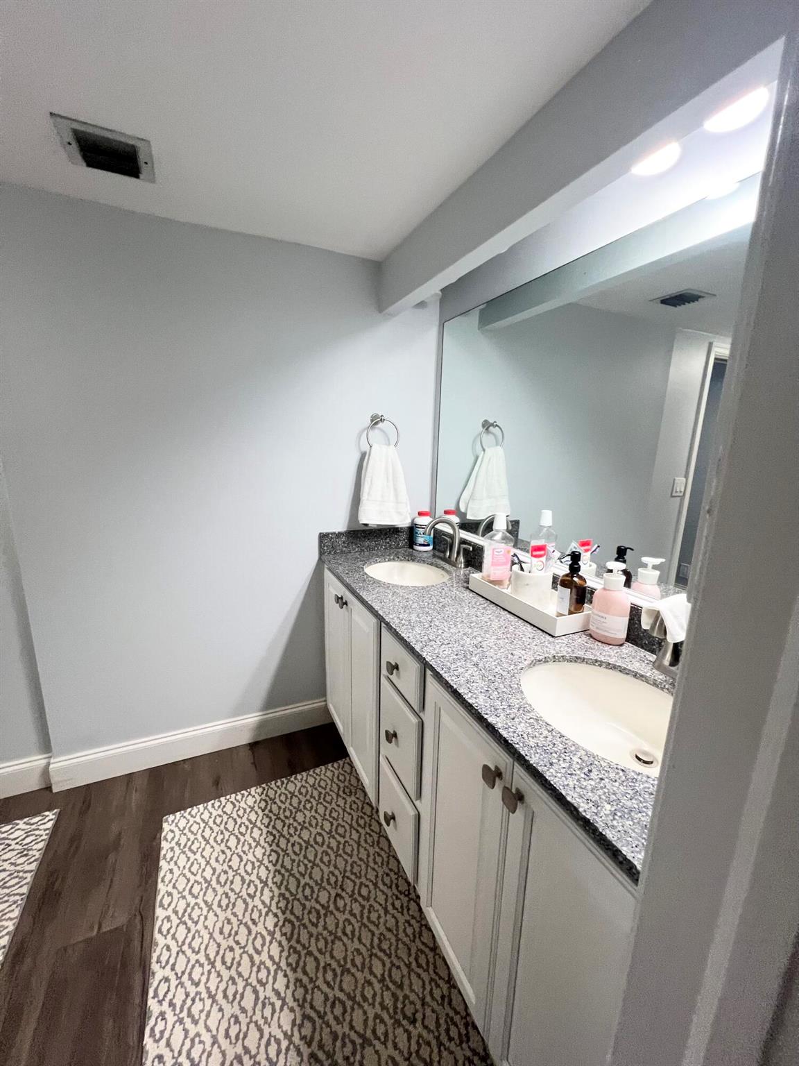TWELVE OAKS CONDO - Residential Lease
