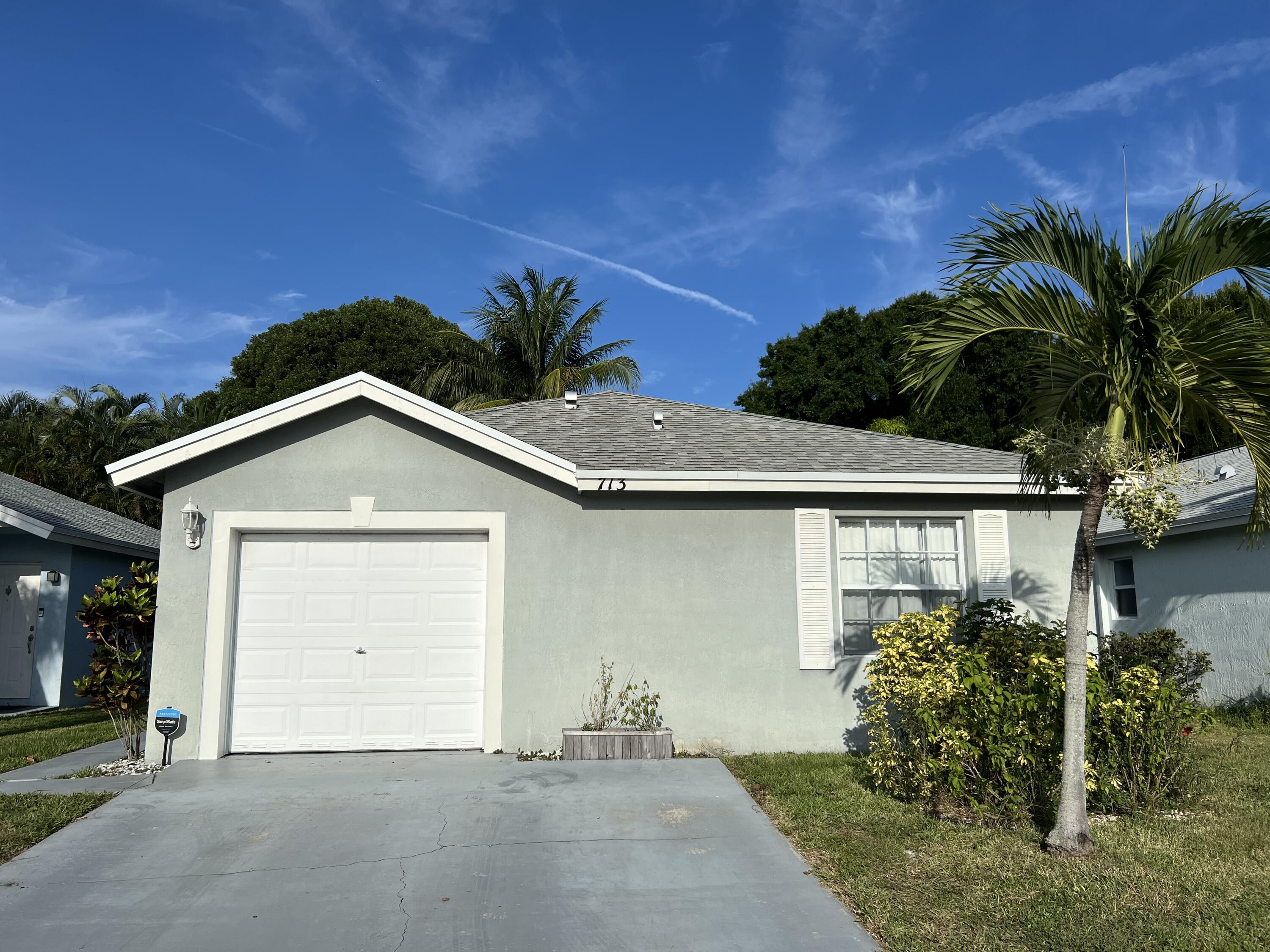 Prime location in Boynton Beach, FL! Minutes from I-95, vibrant shopping, dining, and pristine beaches. This spacious 2-bed, 2-bath home boasts vaulted ceilings, abundant natural light, a versatile extra room ideal for use as a third bedroom or office and a serene private backyard. Move-in ready and available immediately!