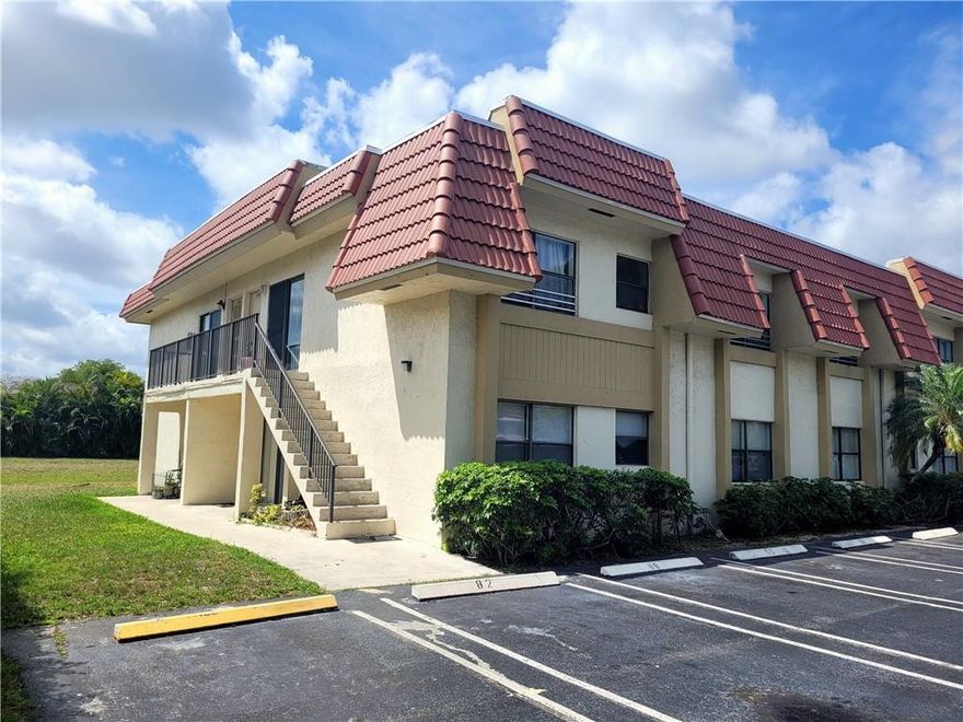 2 BEDROOM & 2 FULL BATH CORAL SPRINGS. SECOND FLOOR, MASTER BATHROOM SHOWER.  NEW SECOND BATH, TILE FLOOR IN LIVING AREAS AND LAMINATE FLOORS IN BEDROOMS, FRESH PAINTED. ENJOY YOUR LIFE IN A CITY WITH MANY THINGS TO DO. PLACE CLOSE TO SUPERMARKETS, BANKS, RESTAURANTS AND ELSE.