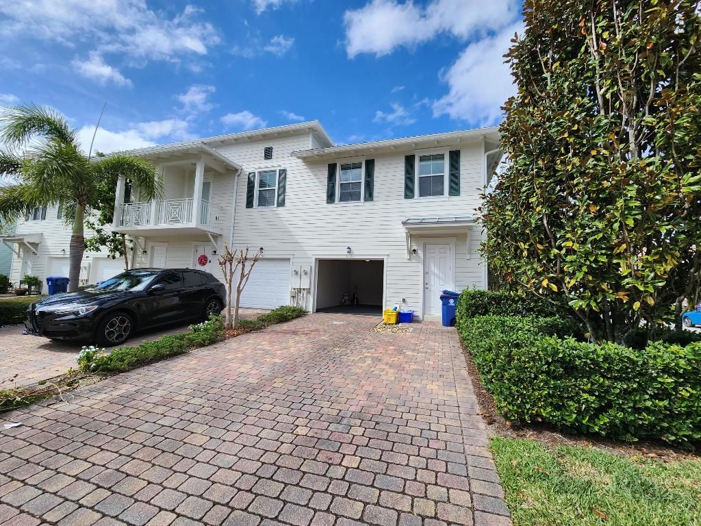 Photo of 1102 Dakota Drive, Jupiter, FL 33458 (MLS # R10971929)