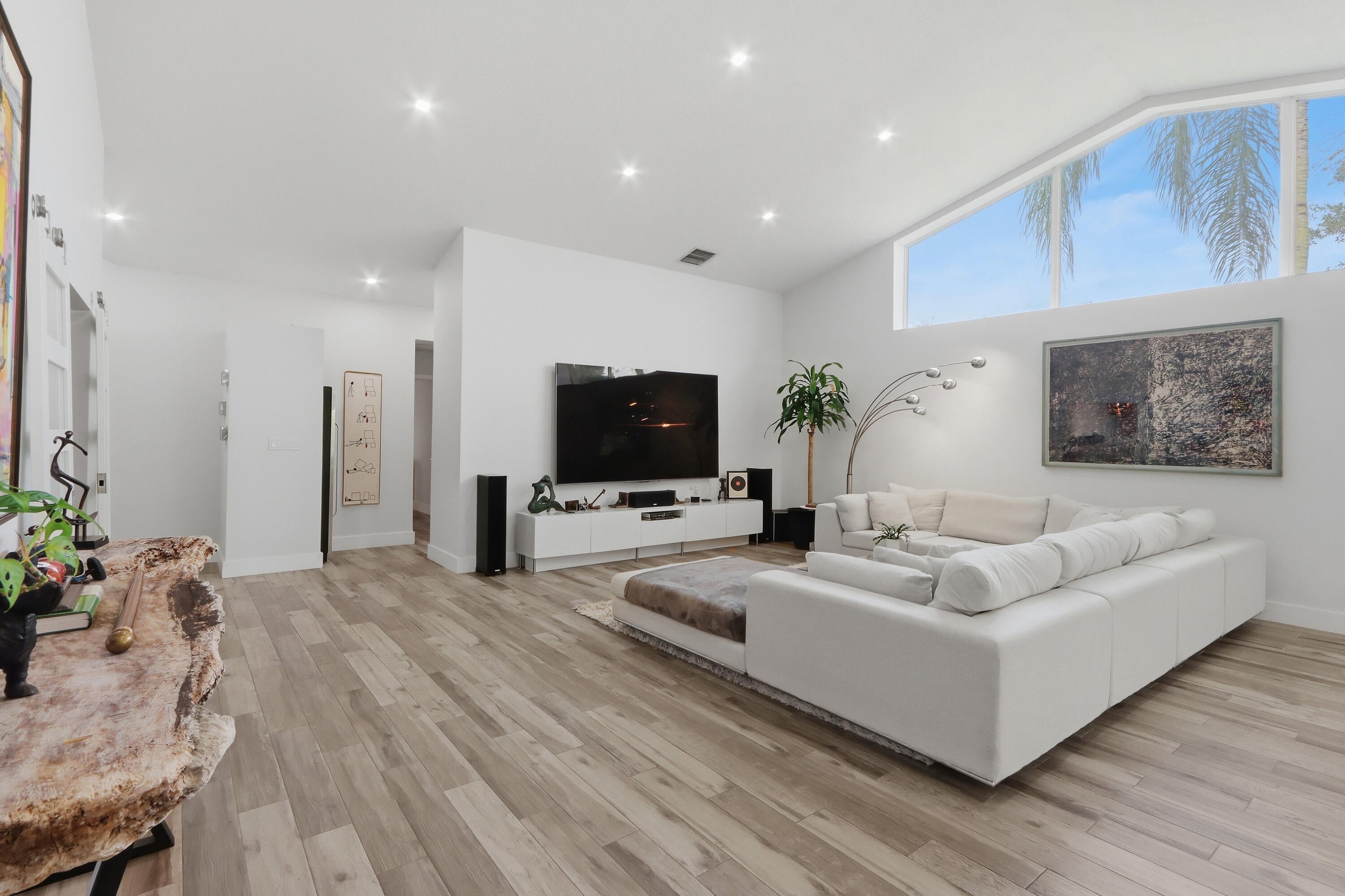 2501 MAHOGANY Place