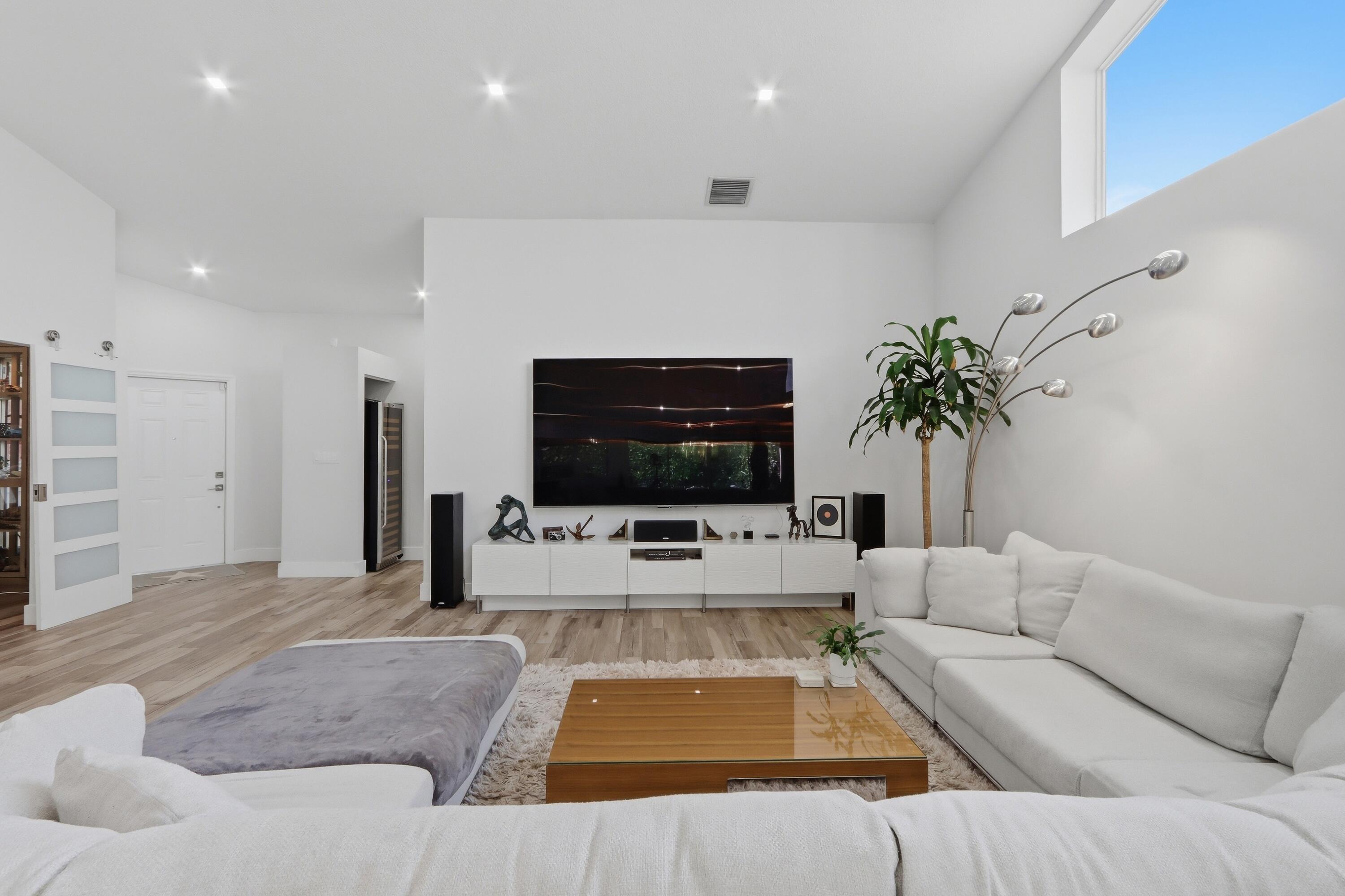 2501 MAHOGANY Place