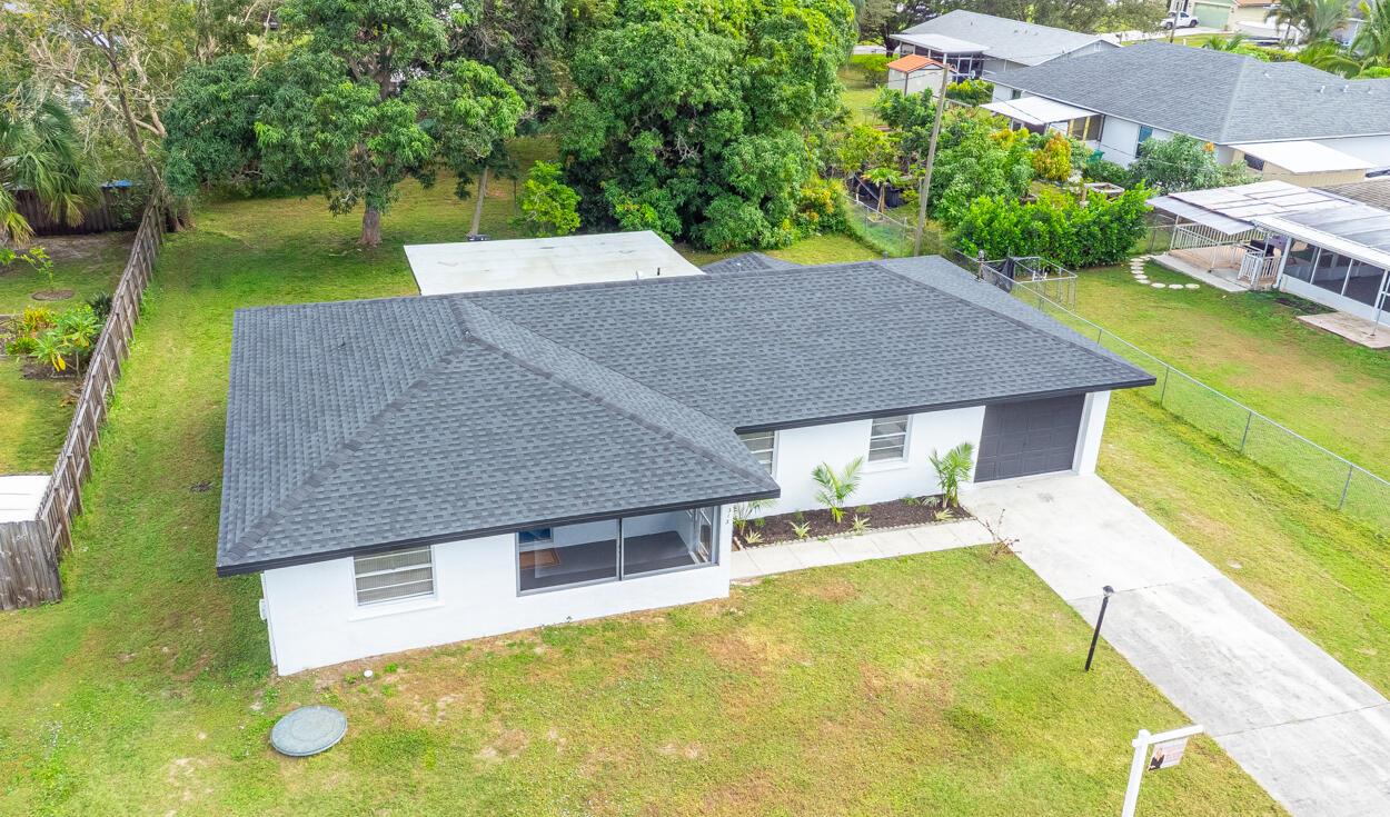 313 NW Dorchester Street, Port St Lucie, FL, 34983/$374,000 3 313 NW Dorchester Street