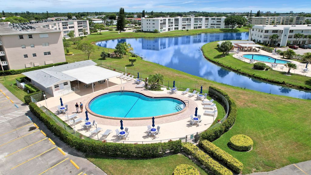 Photo of 120 Windsor F #F, West Palm Beach, FL 33417 (MLS # R11157967)