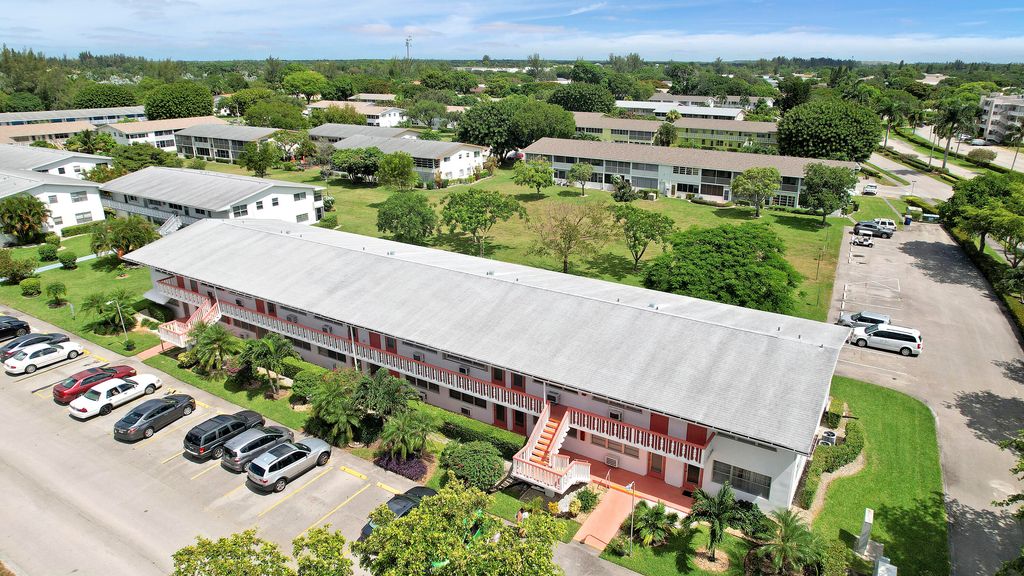 Photo of 120 Windsor F #F, West Palm Beach, FL 33417 (MLS # R11157967)