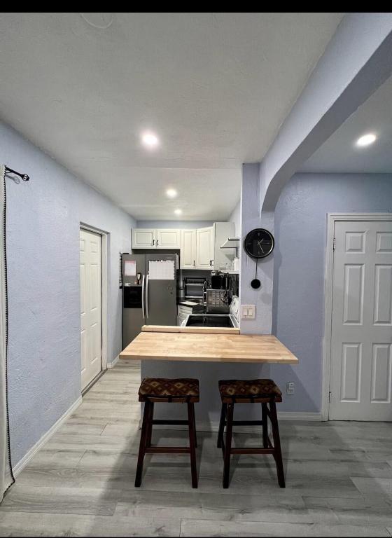 NORTH MIAMI ESTS - Residential Lease