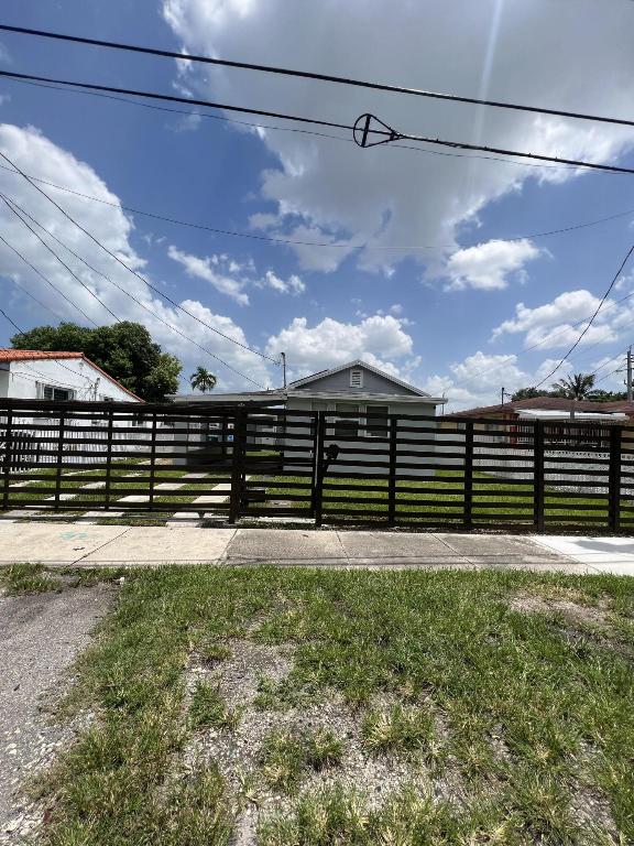 NORTH MIAMI ESTS - Residential Lease