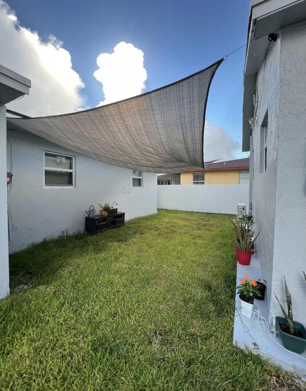 NORTH MIAMI ESTS - Residential Lease