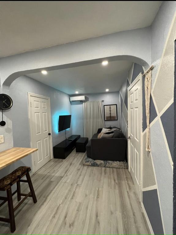 NORTH MIAMI ESTS - Residential Lease