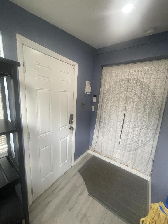 NORTH MIAMI ESTS - Residential Lease