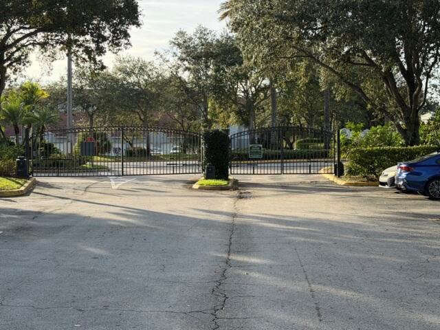 CONDOMINIUMS AT COURTNEY - Residential Lease