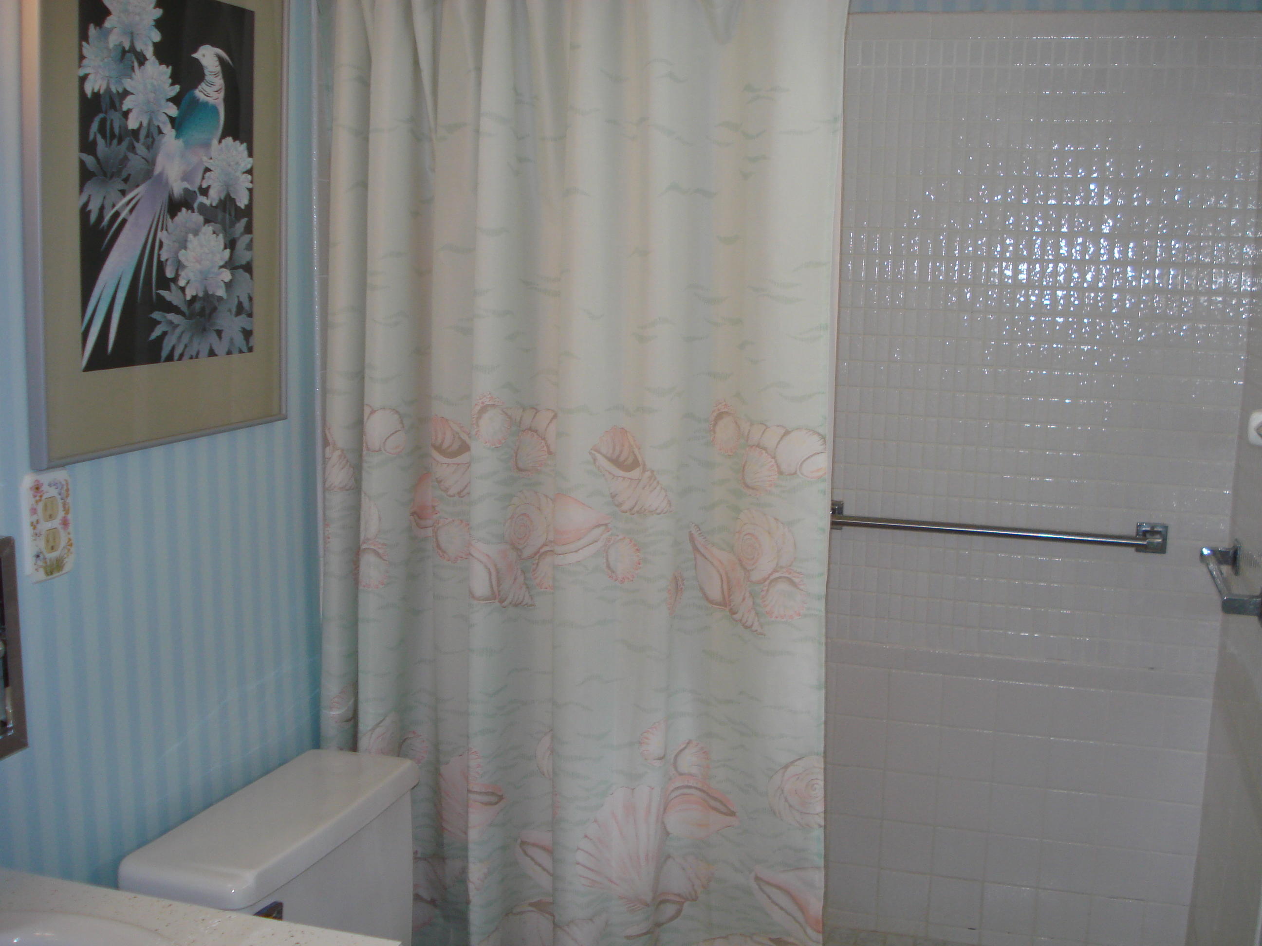 CRESTHAVEN VILLAS CONDO 20 - Residential