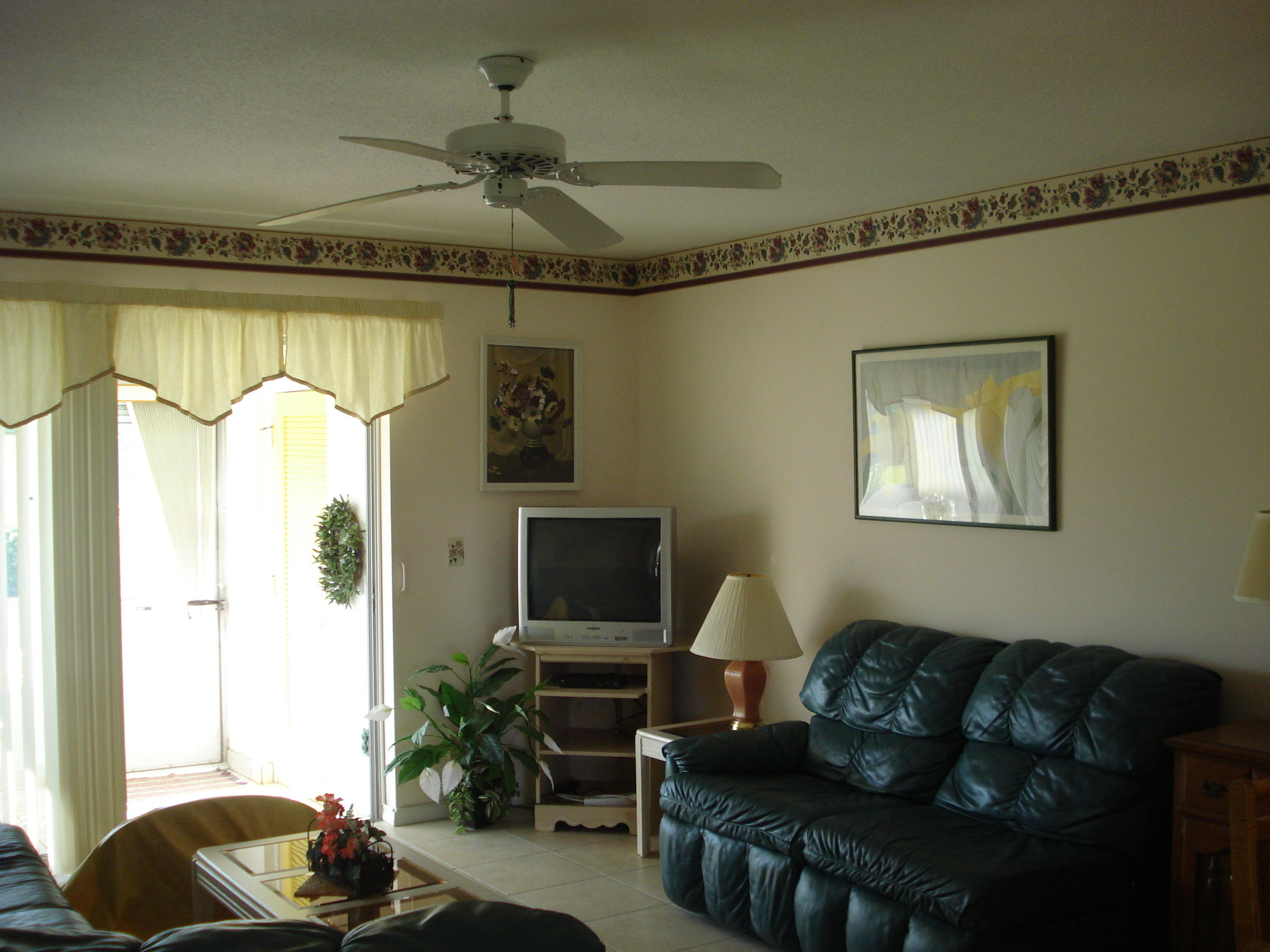 CRESTHAVEN VILLAS CONDO 20 - Residential