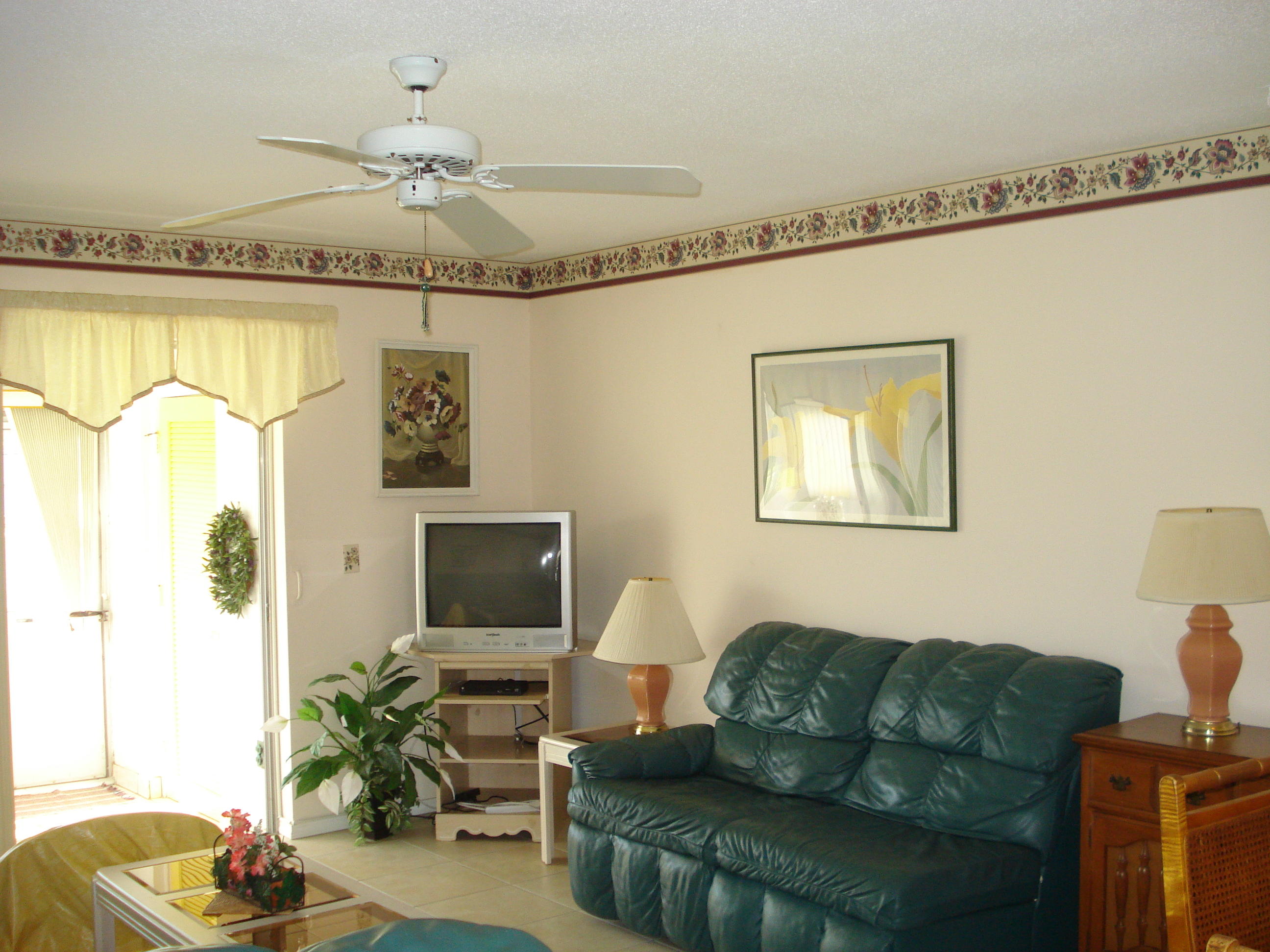 CRESTHAVEN VILLAS CONDO 20 - Residential