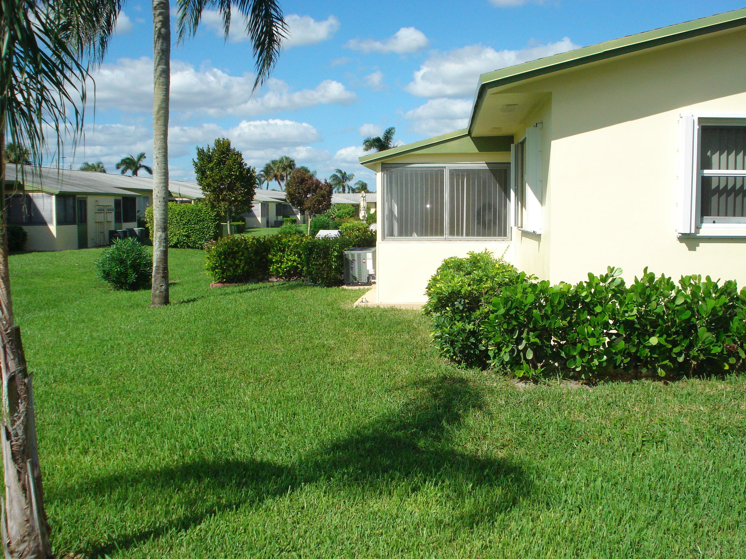 CRESTHAVEN VILLAS CONDO 20 - Residential