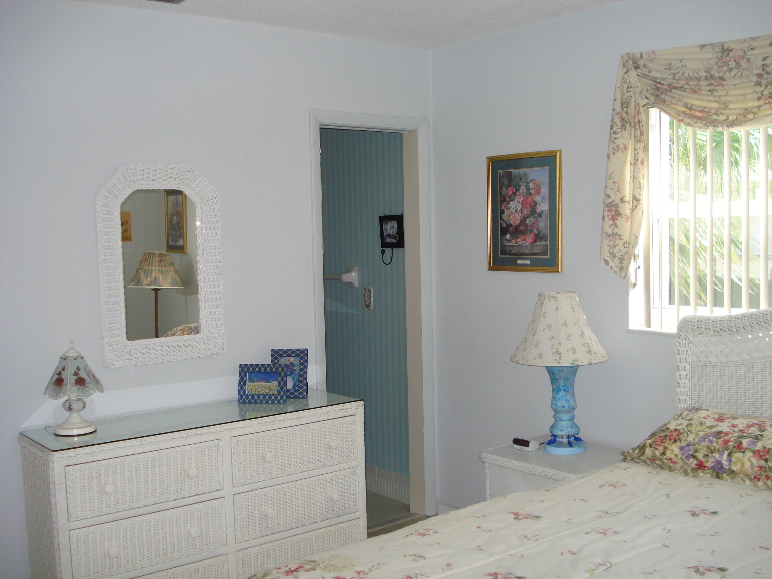 CRESTHAVEN VILLAS CONDO 20 - Residential