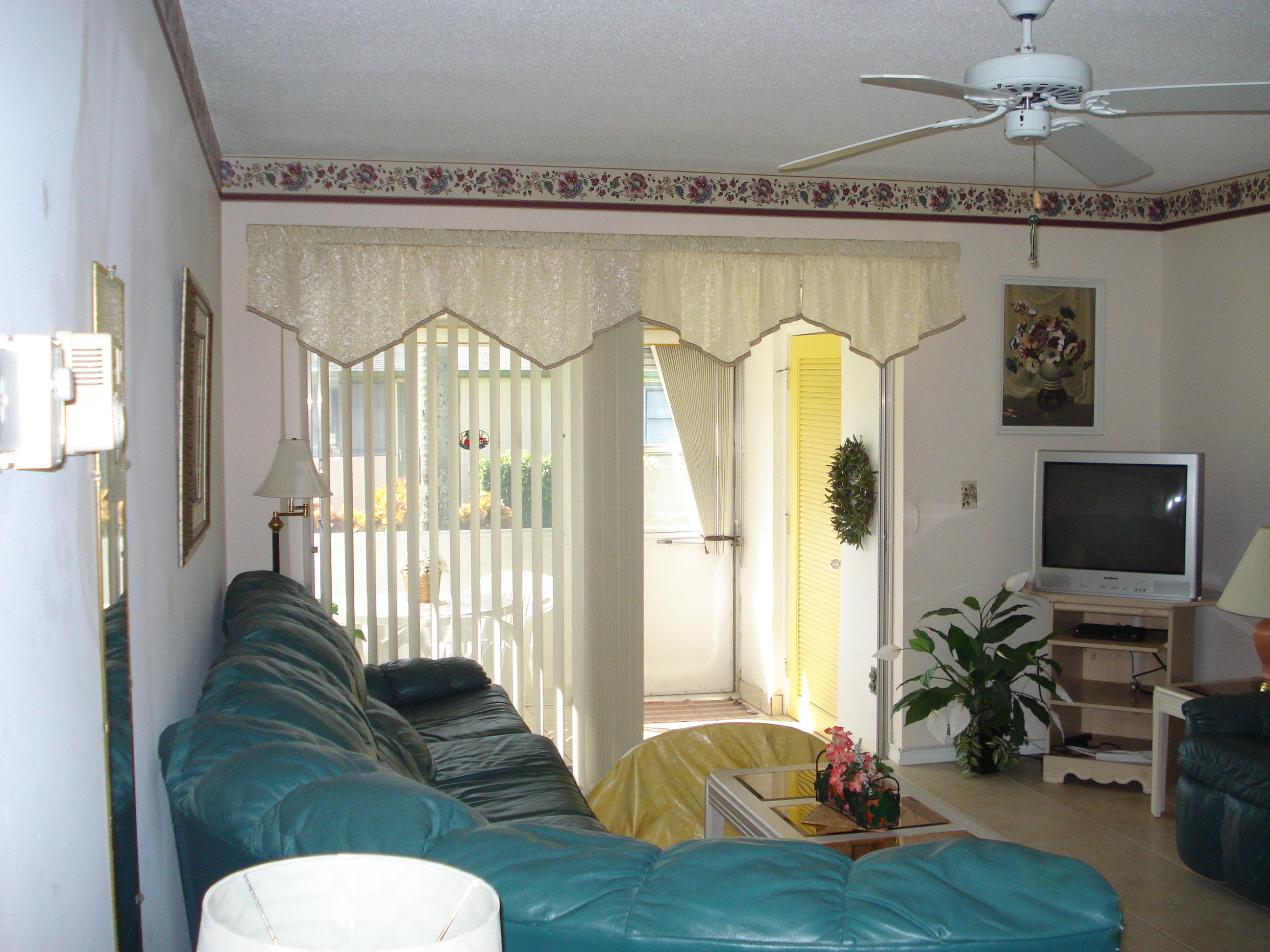 CRESTHAVEN VILLAS CONDO 20 - Residential