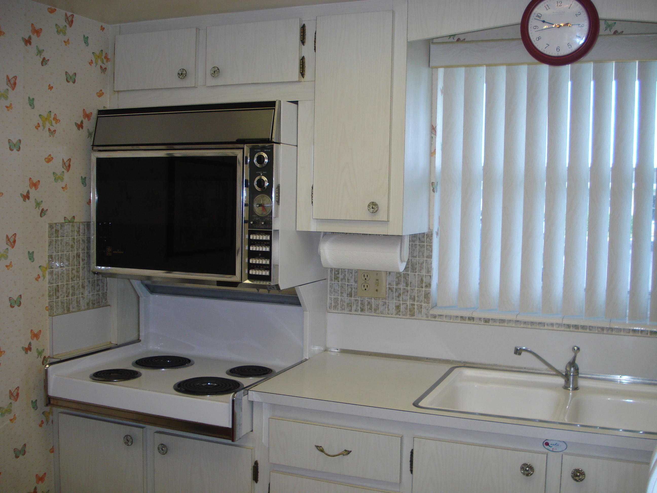 CRESTHAVEN VILLAS CONDO 20 - Residential