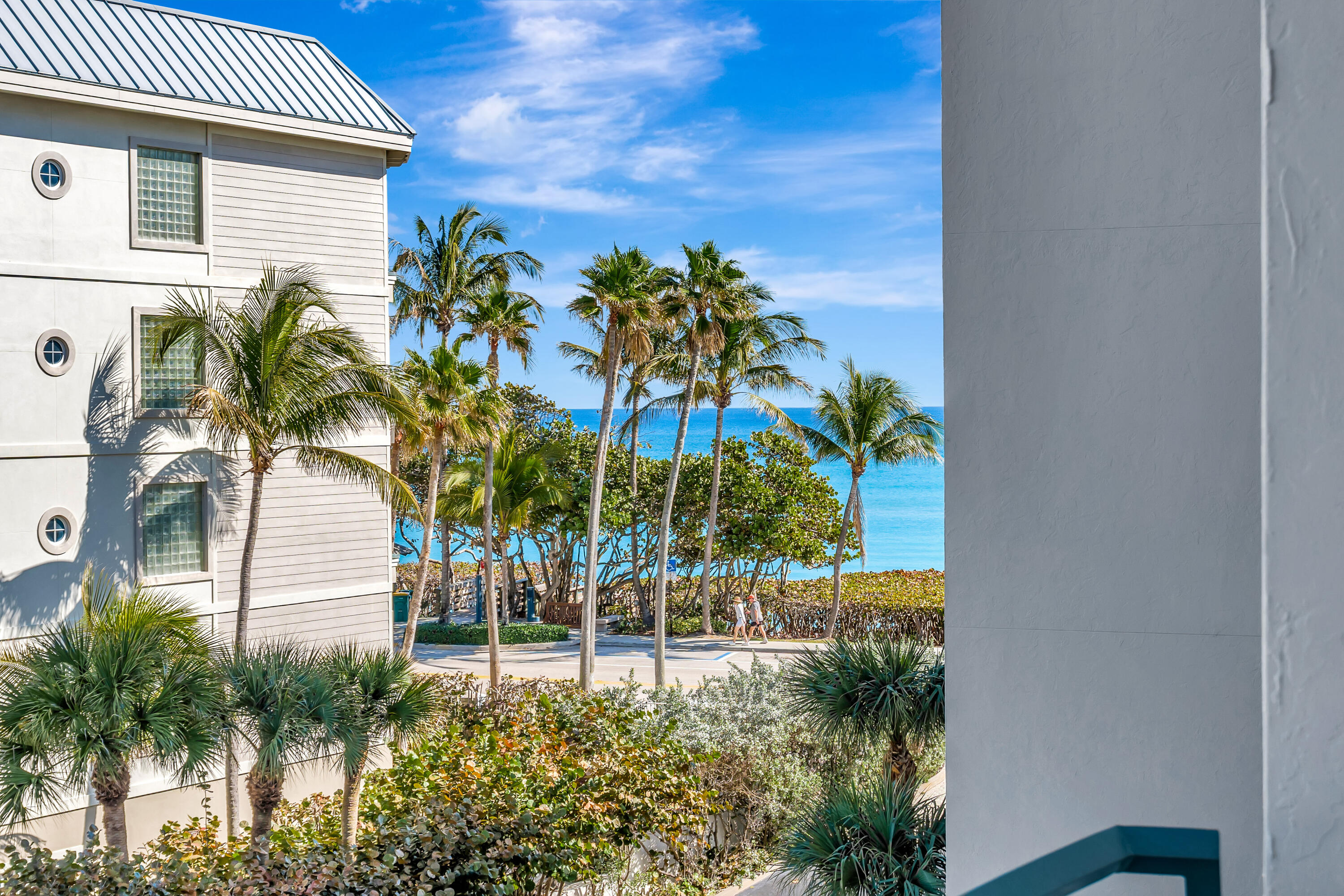 2000 S Highway A1a N302