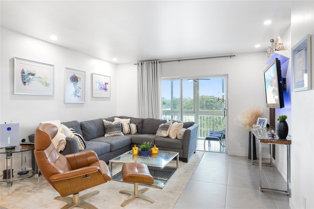 Photo of 3800 Hillcrest Drive #620, Hollywood, FL 33021 (MLS # F10425698)