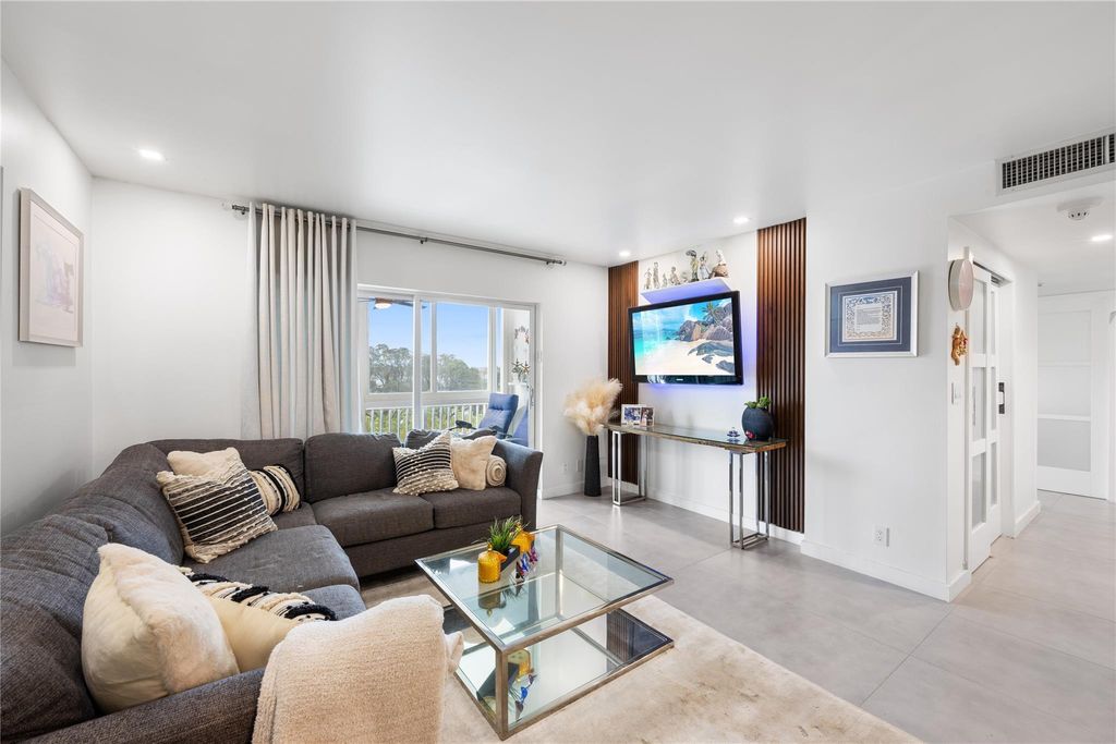 Photo of 3800 Hillcrest Drive #620, Hollywood, FL 33021 (MLS # F10425698)