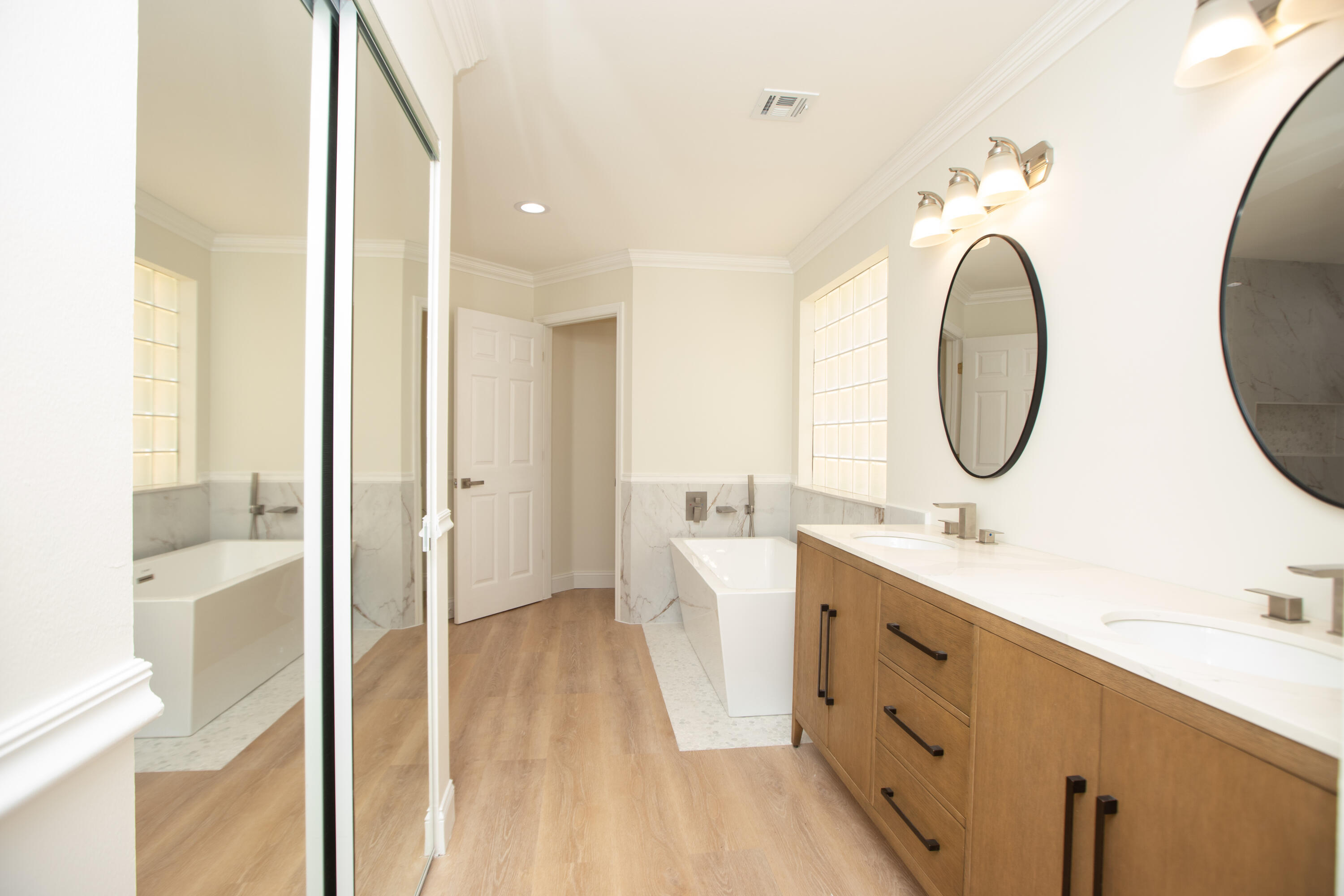 LA COSTA IN MISSION BAY - Residential Lease