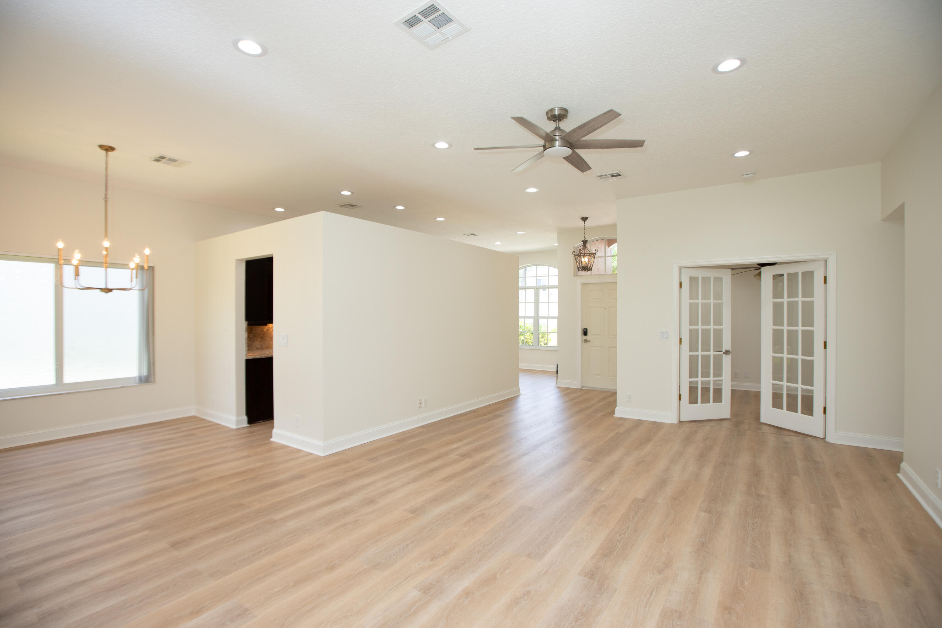 LA COSTA IN MISSION BAY - Residential Lease