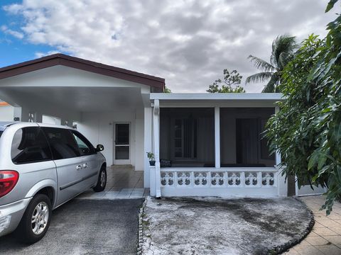 A home in Lauderdale Lakes