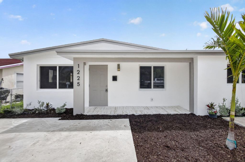 Photo of 1225 W 32 Street, Riviera Beach, FL 33404 (MLS # B26013168)