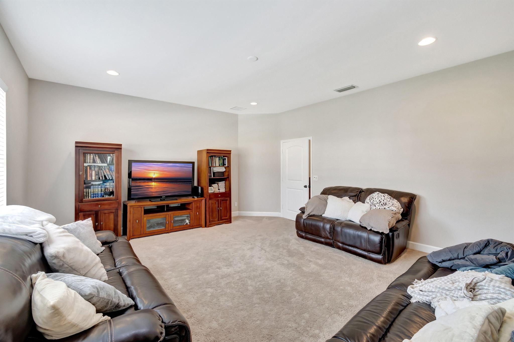 THORNHILL GREEN - Residential