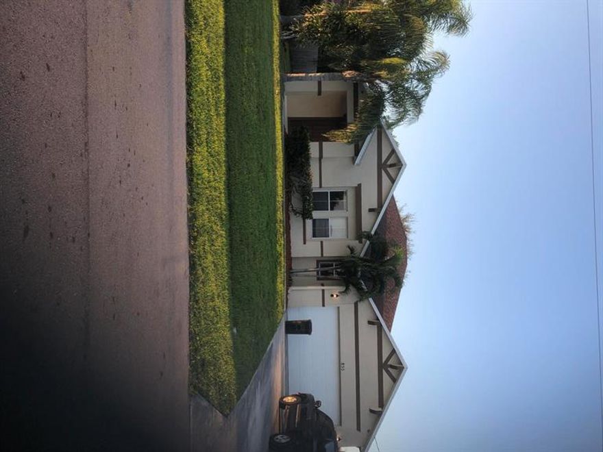 This home has a beautiful open floor plan.  Fresh paint and new flooring.  Large spacious kitchen with island and pantry.  Open living room, dining room and kitchen.  Large master bedroom with walk in closet.   Storm shutters for the home.
Close to Crosstown, I 95 and the turnpike.
Turtle Run Park is right down the street.  A lot of home for the money.  Great for investor or family.