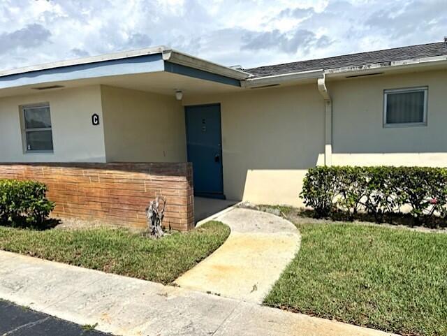 Well kept apartment in a very quiet 55+ community. 1 bedroom, 1 bathroom w/walk-in shower. Tile flooring. Plenty of storage space. Great location, close to beach, shopping center, airport, and restaurants.