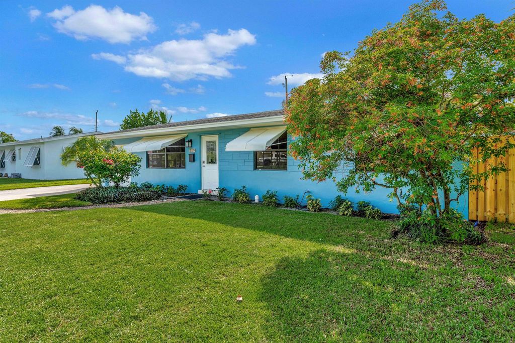 Photo of 709 Gumtree Road, North Palm Beach, FL 33408 (MLS # R11007231)