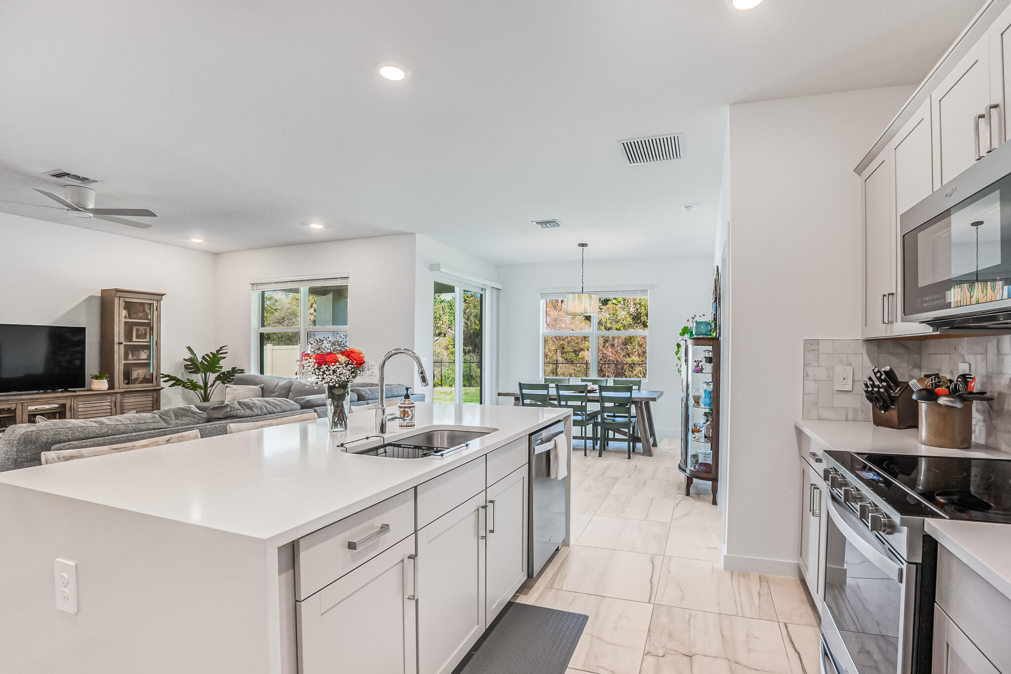 SABAL POINTE - Residential