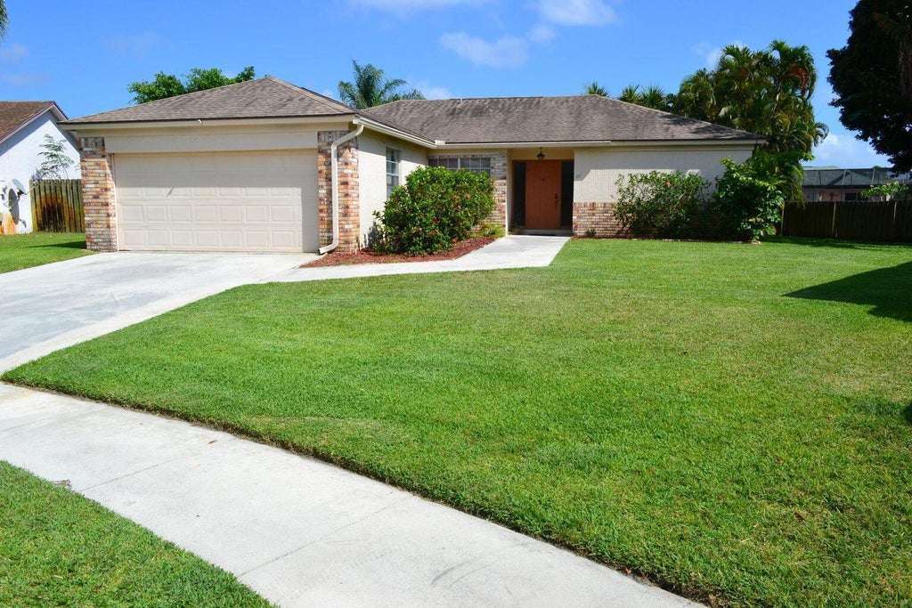 Photo of 169 Arrowhead Circle, Jupiter, FL 33458 (MLS # B26092434)