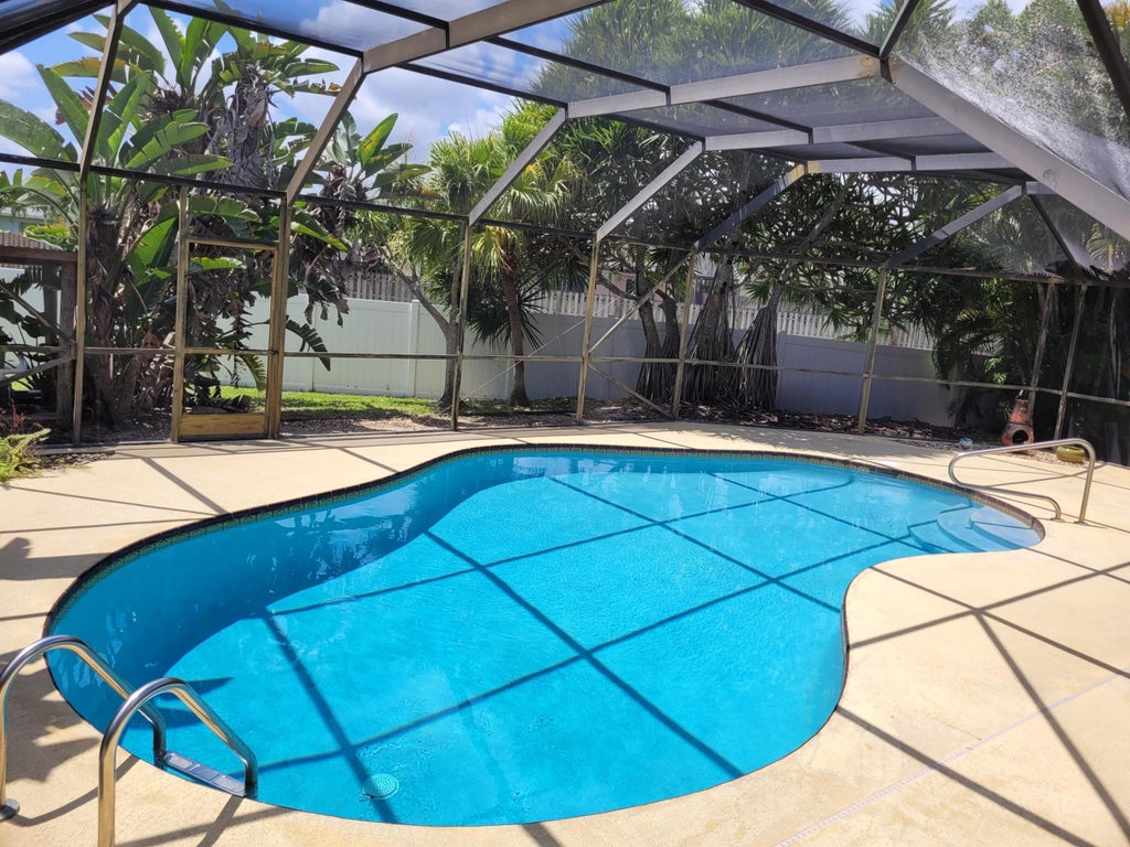 Photo of 169 Arrowhead Circle, Jupiter, FL 33458 (MLS # B26092434)