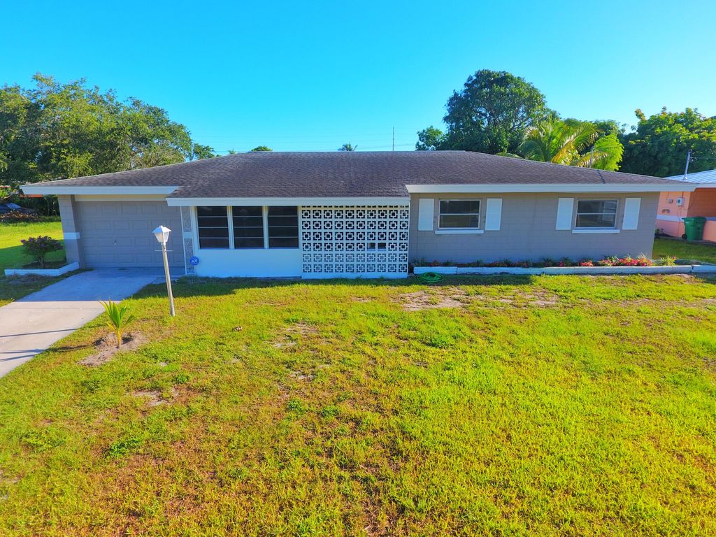Photo of 1916 Royal Palm Drive, Fort Pierce, FL 34982 (MLS # R10805503)
